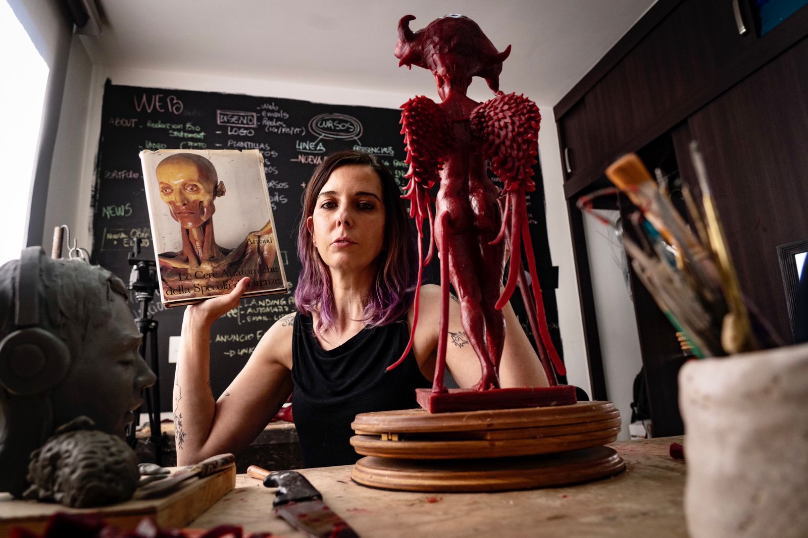 El lenguaje de los cuerpos en la escultura: ¿qué dicen las formas que creo?